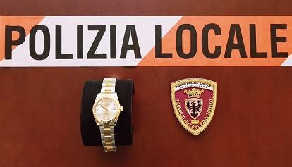 trova rolex e lo riconsegna|Trova un Rolex e lo consegna alla Polizia locale delle Giudicarie.